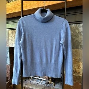 Geneva Light Blue Cashmere Ribbed Turtleneck Sweater 17 x 22